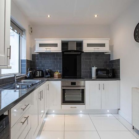Refurbished Home, 8 Mins To Cc 벨파스트 외부 사진