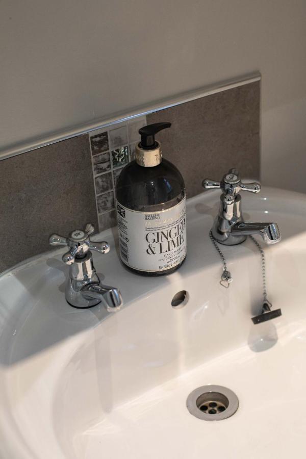 Refurbished Home, 8 Mins To Cc 벨파스트 외부 사진